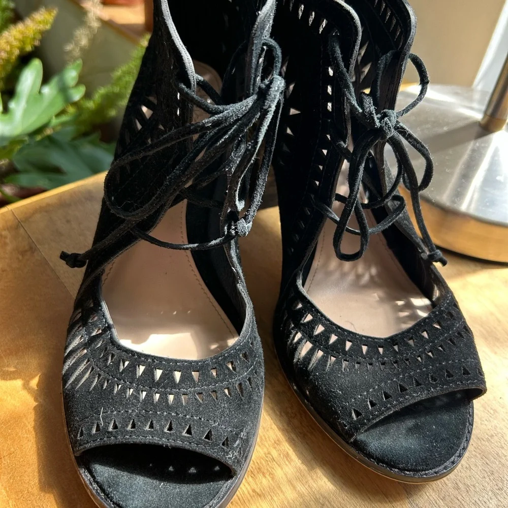 Vince Camuto suede tie at front zipper on back! Preowned 
Very good condition - Picture 2 of 7